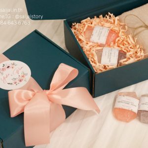 ของรับไหว้ : ผ้าขนหนู สบู่อัญมณี กล่องลูกฟูก 399.-