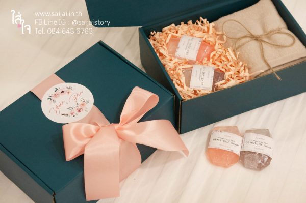 ของรับไหว้ : ผ้าขนหนู สบู่อัญมณี กล่องลูกฟูก 399.-